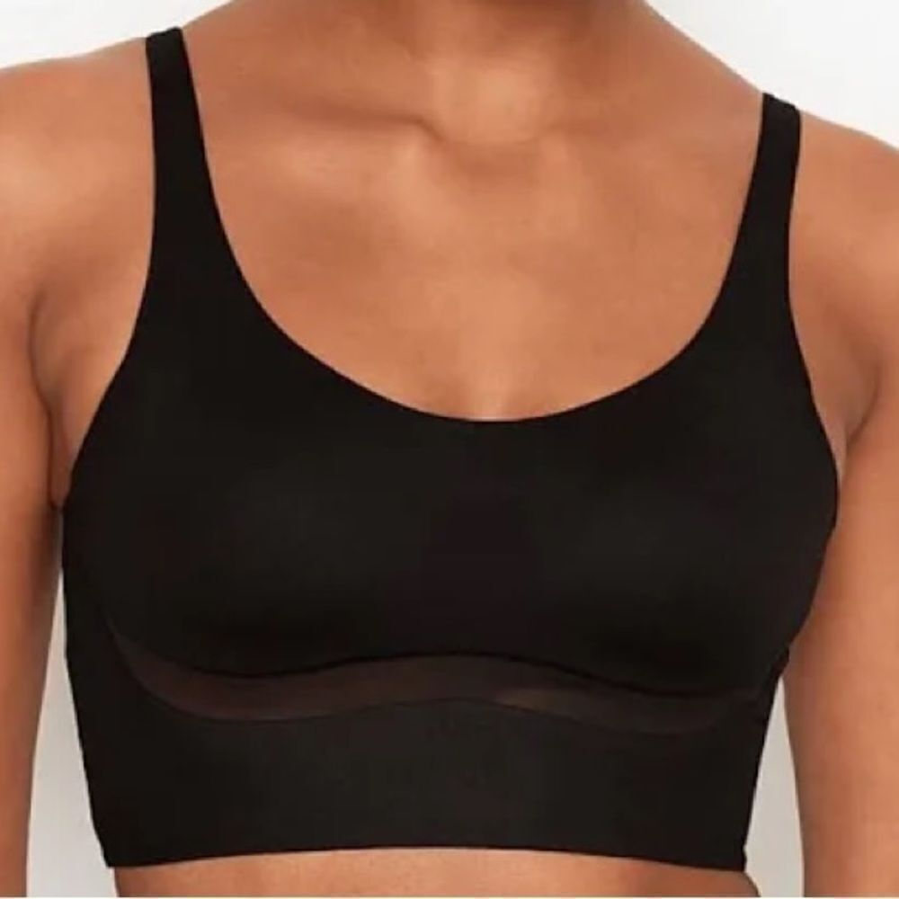 Victorias Secret Allegro Supersoft Medium Support Lined sport bra Black w / Mesh